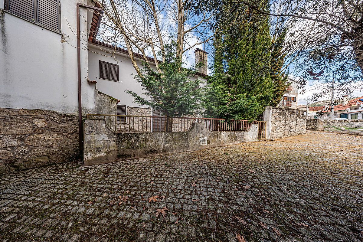 Moradia T4 - Tavares (Chãs, Várzea e Travanca), Mangualde, Viseu