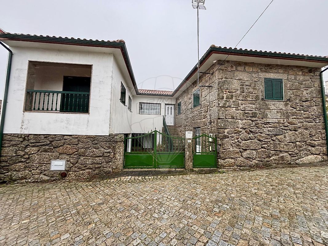 Moradia - Souto de Aguiar da Beira e Valverde, Aguiar da Beira, Guarda