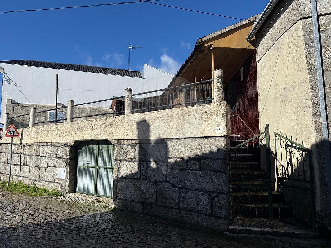 Moradia - Souto de Aguiar da Beira e Valverde, Aguiar da Beira, Guarda