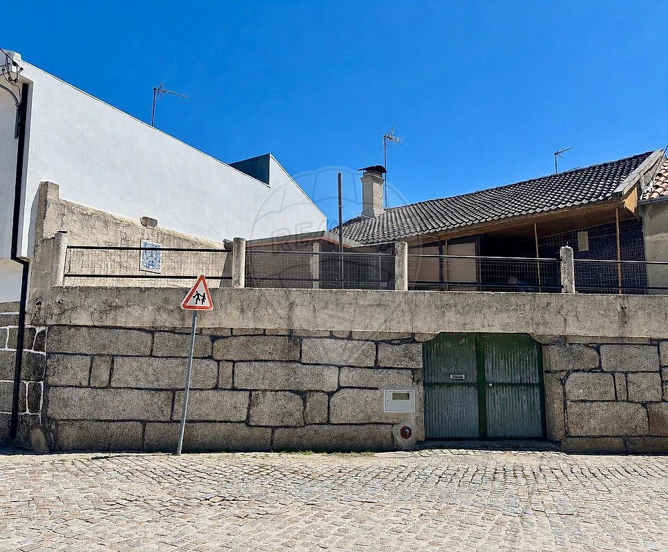 Moradia - Souto de Aguiar da Beira e Valverde, Aguiar da Beira, Guarda
