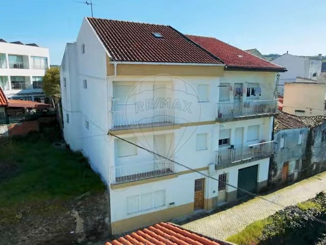 Moradia - São João da Pesqueira e Várzea de Trevões, São João da Pesqueira, Viseu