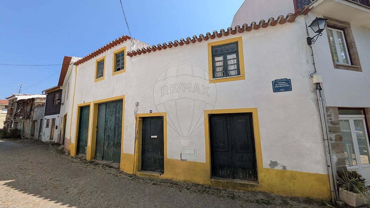 Moradia - São João da Pesqueira e Várzea de Trevões, São João da Pesqueira, Viseu