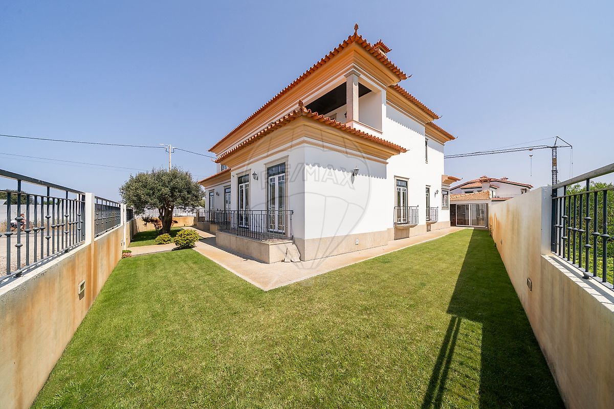 Moradia T5 para venda