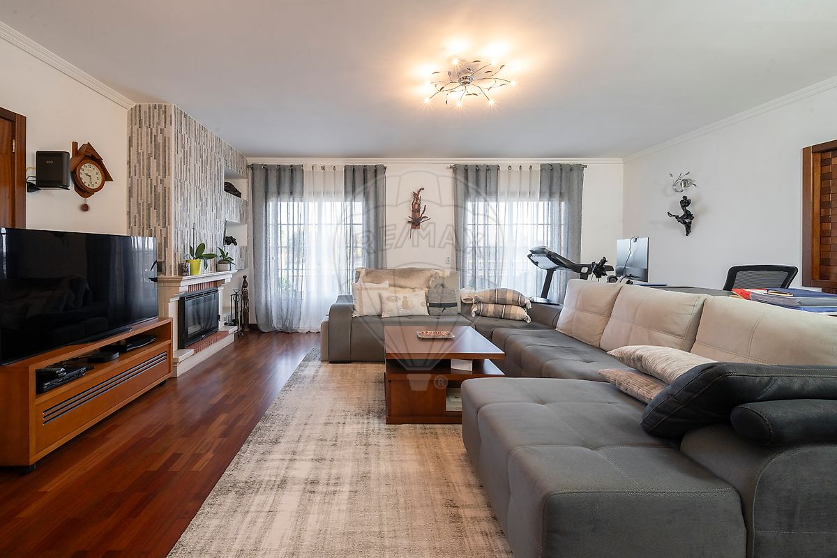 Moradia T4 para venda