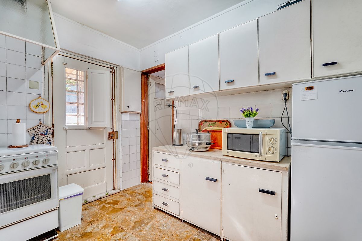 listing 126051030-54 picture-0
