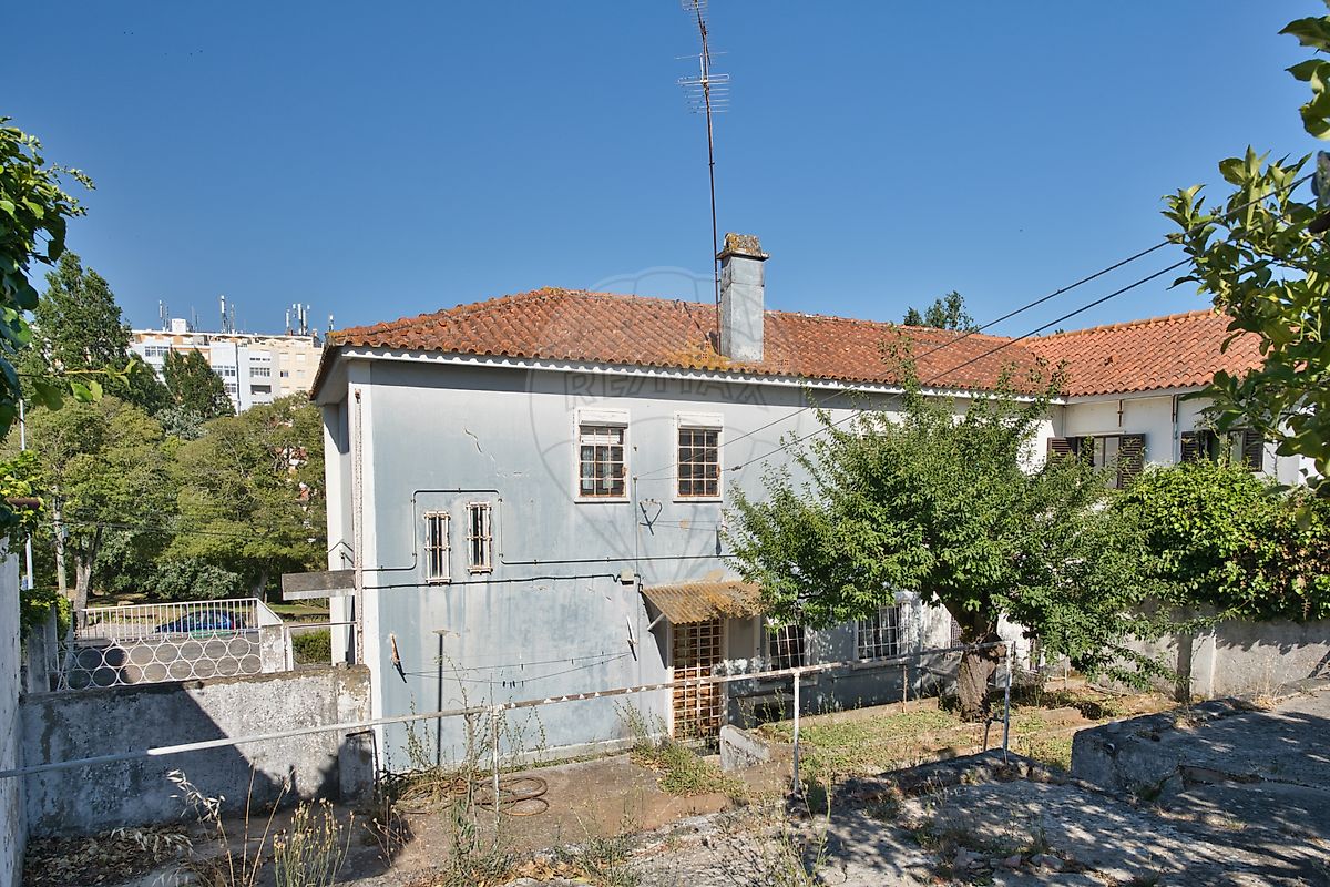 listing 126051030-54 picture-0