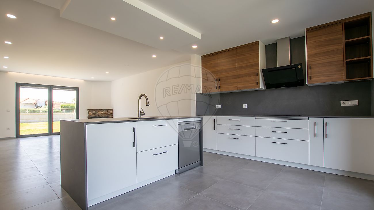 listing 126061001-276 picture-0