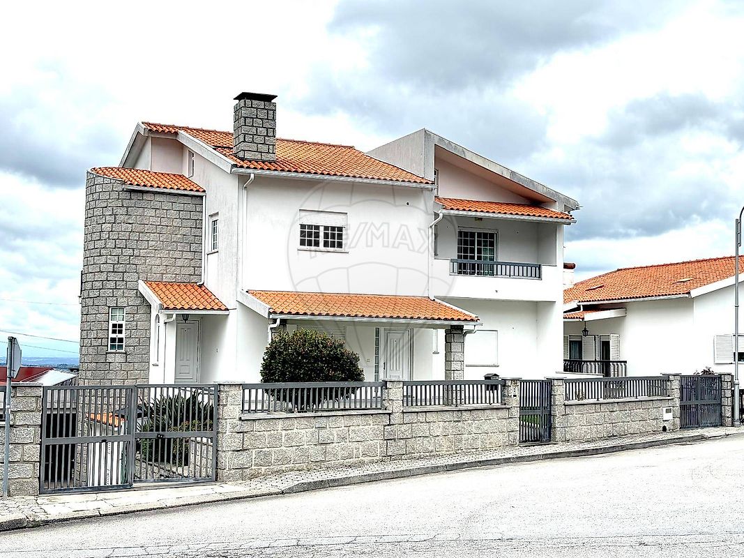 Moradia T5 à venda em Seia