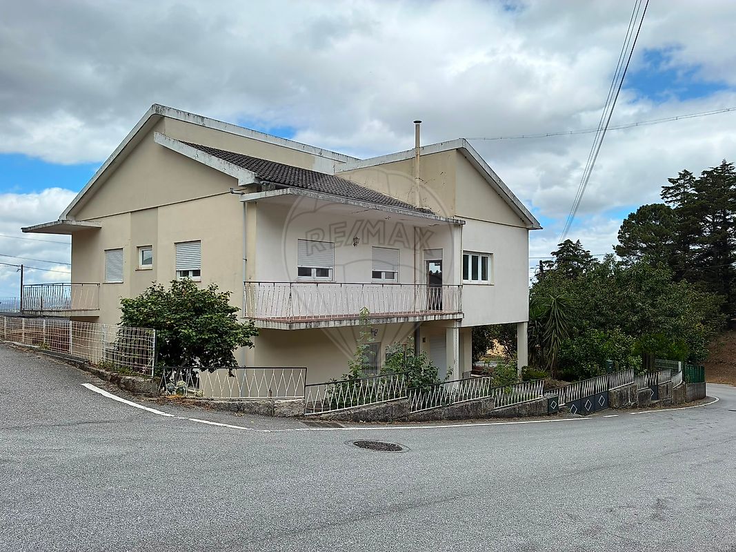 Apartamento T5 à venda em Gouveia