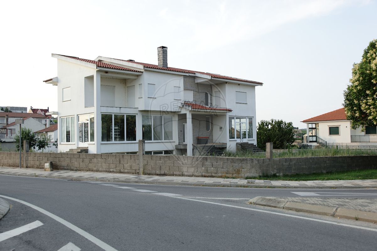 Moradia T5 para venda