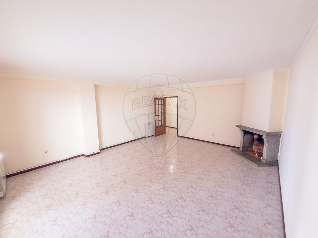 Apartamento T2 - Sé, Santa Maria e Meixedo, Bragança, Bragança