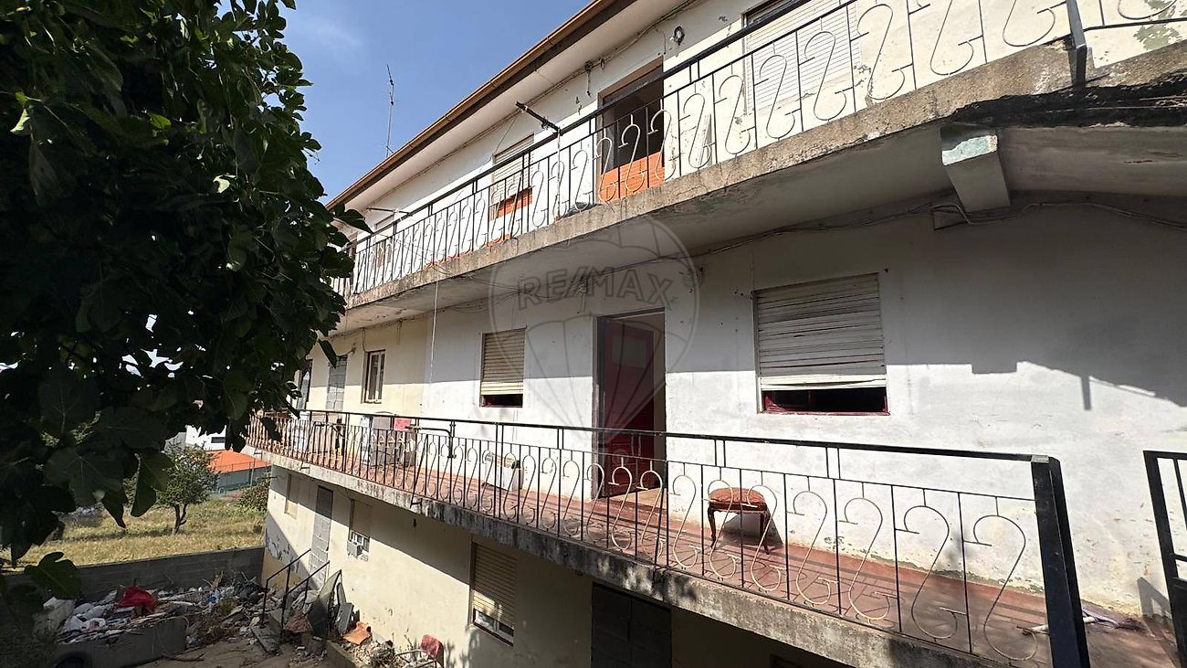 Prédio T18 à venda em Bragança