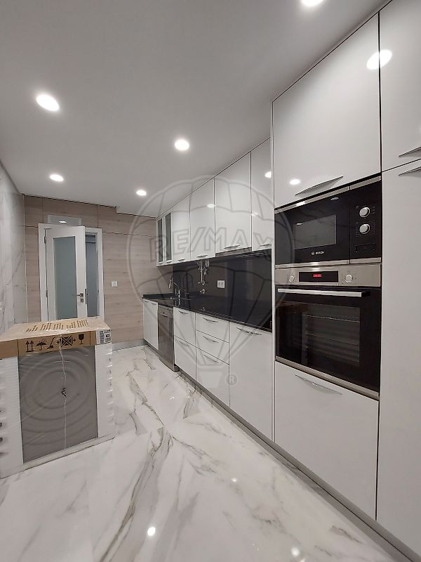 Apartamento T2 à venda em Gambelas