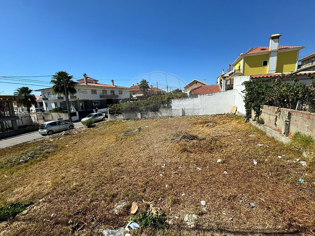 Land for sale in Odivelas, Portugal — €165,000