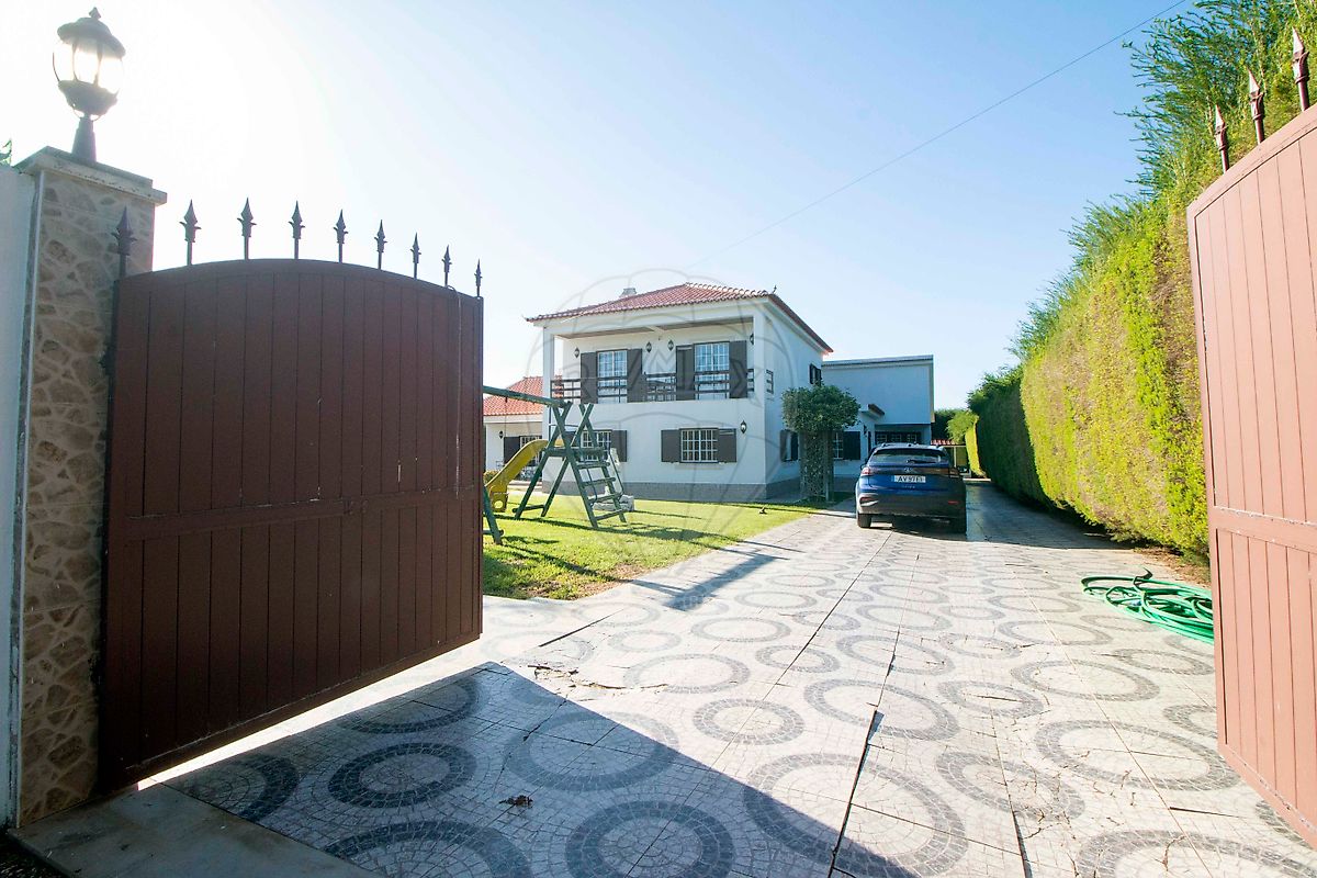 listing 126101048-14 picture-0