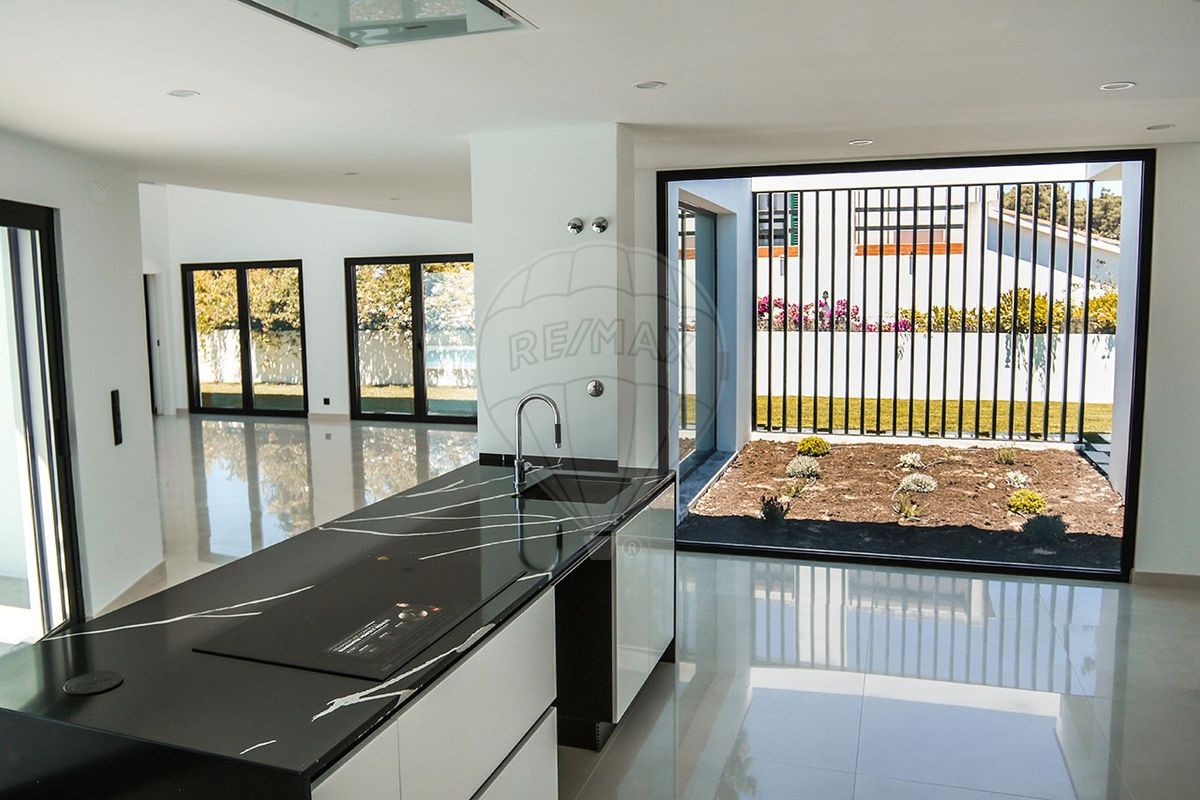 listing 126101007-42 picture-0