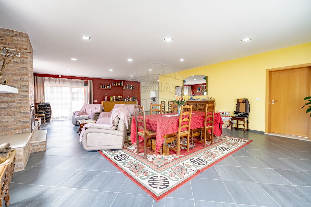 listing 126111027-33 picture-0