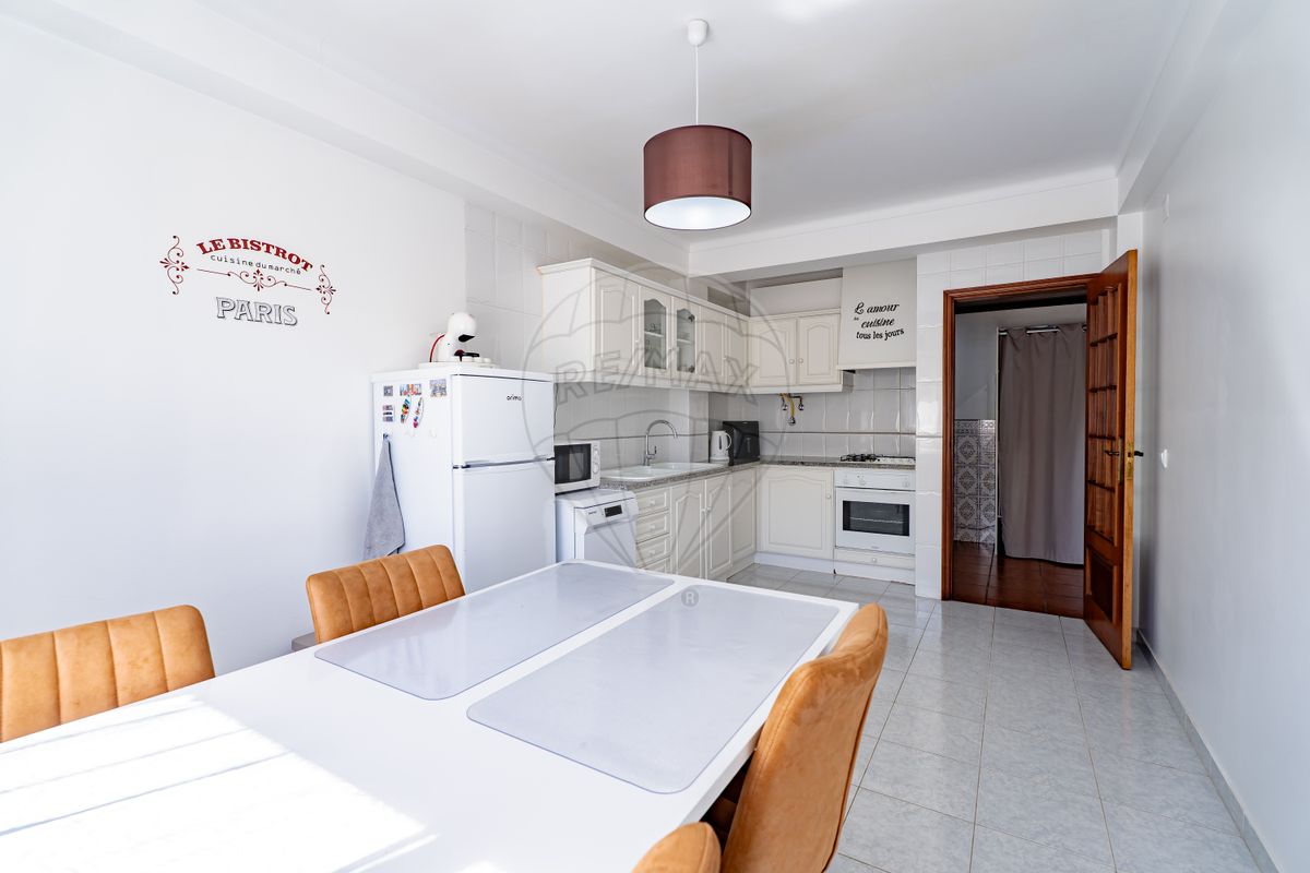 listing 126131049-36 picture-0