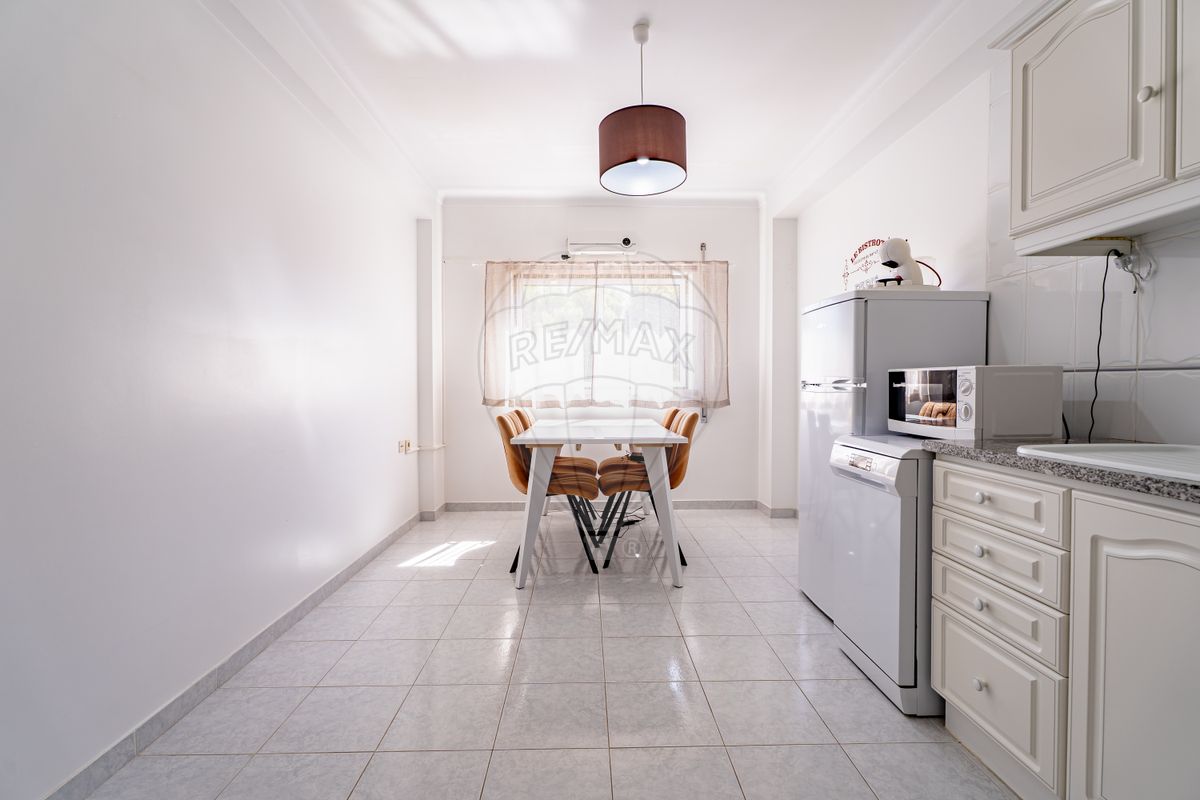 listing 126131049-36 picture-0