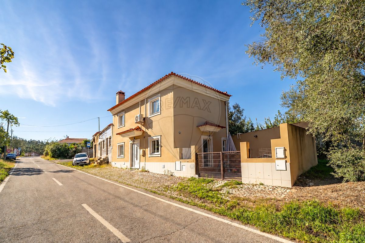 Moradia T2 em Murtede, €215.000