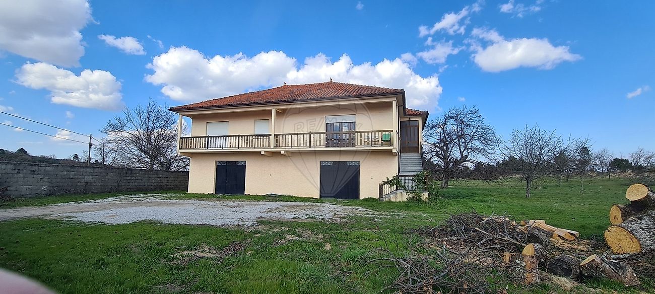 Moradia - Algeriz, Valpaços, Vila Real