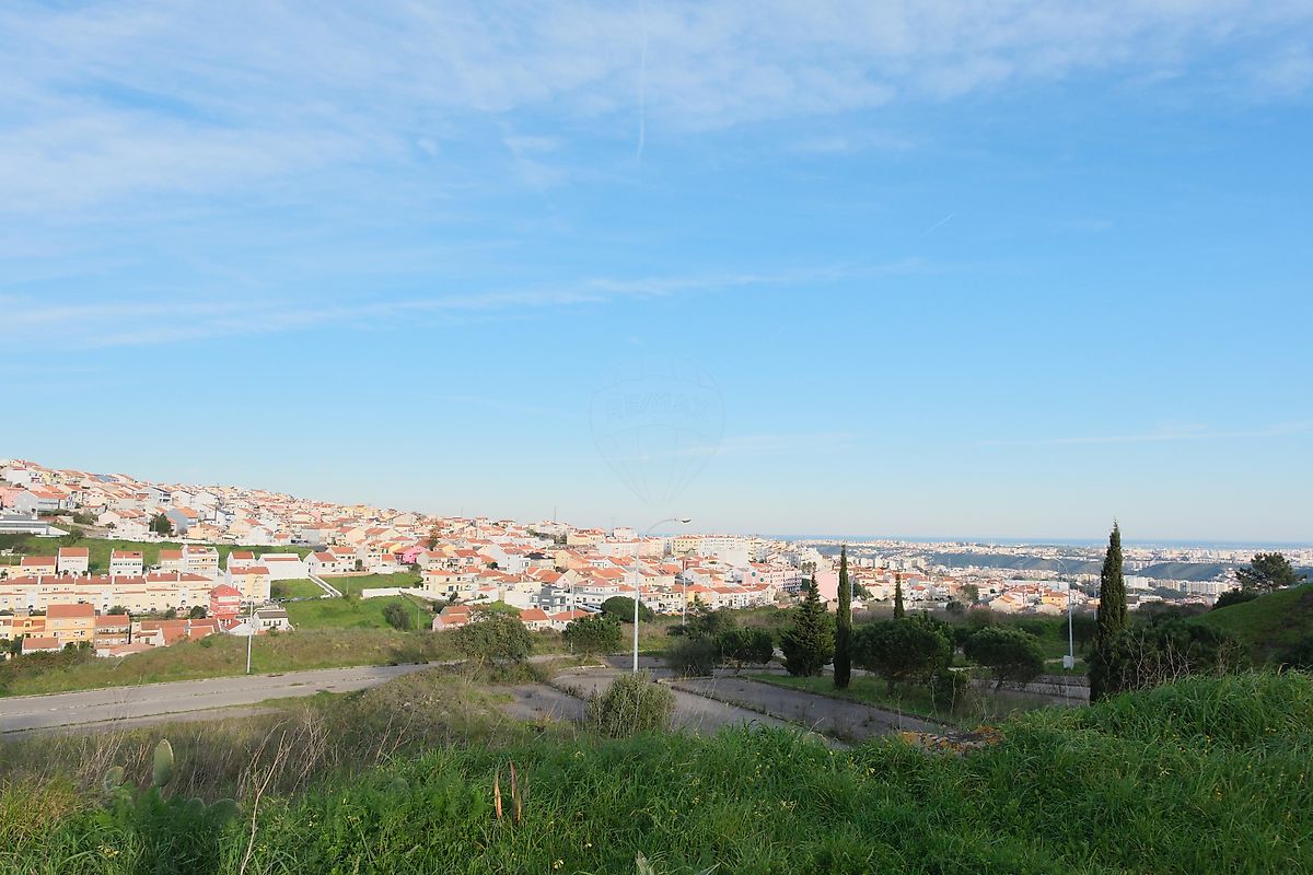 Land for sale in Amadora, Portugal — €100,000
