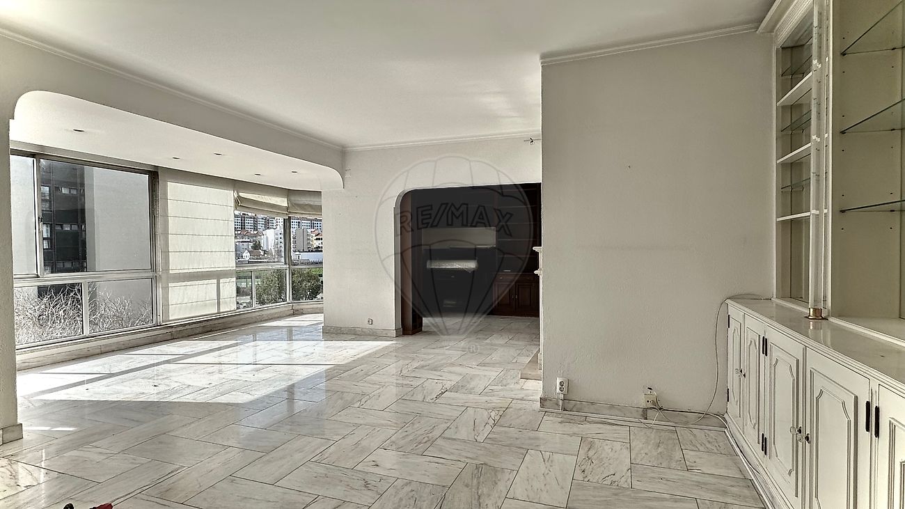 Apartamento T5 à venda em Oeiras