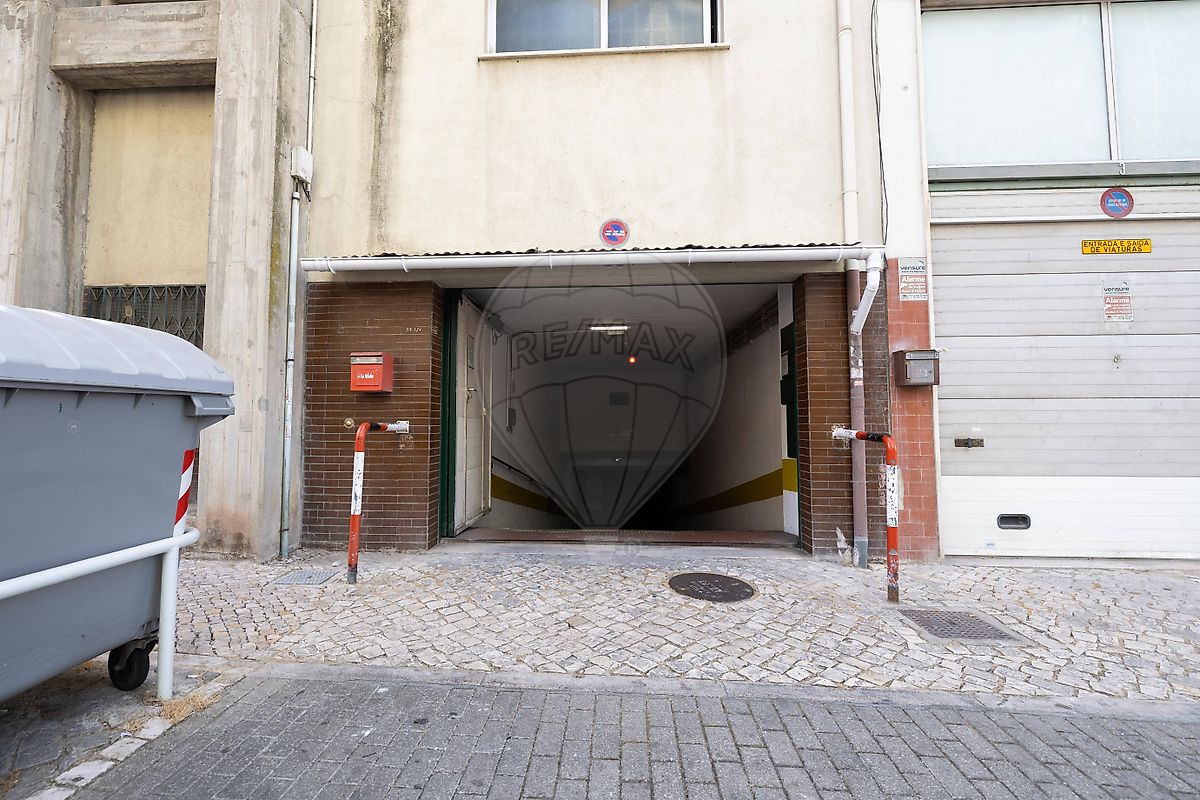 Garagem para arrendar em Odivelas