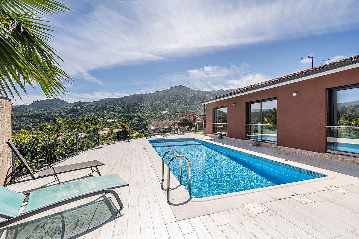 Apartamento T4 à venda em Terras de Bouro