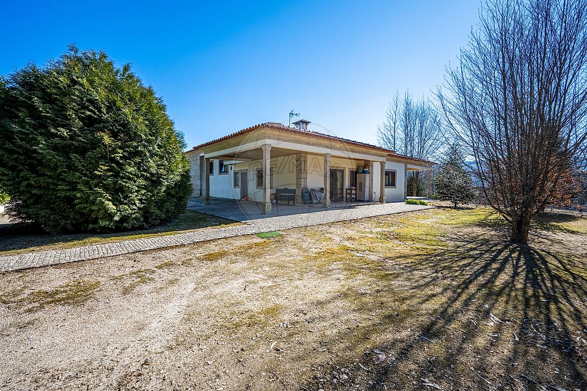 Moradia T4 à venda em Celorico de Basto
