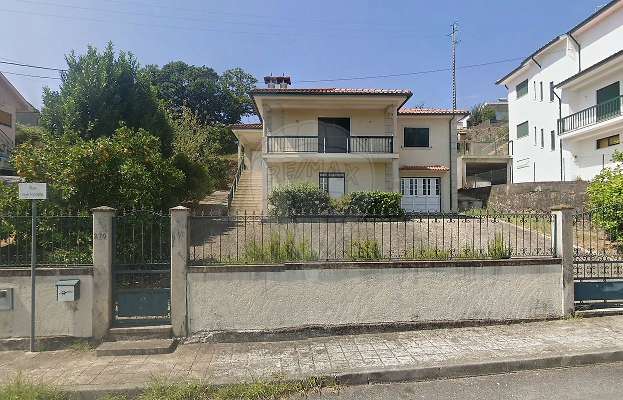 Moradia T3 à venda em Celorico de Basto