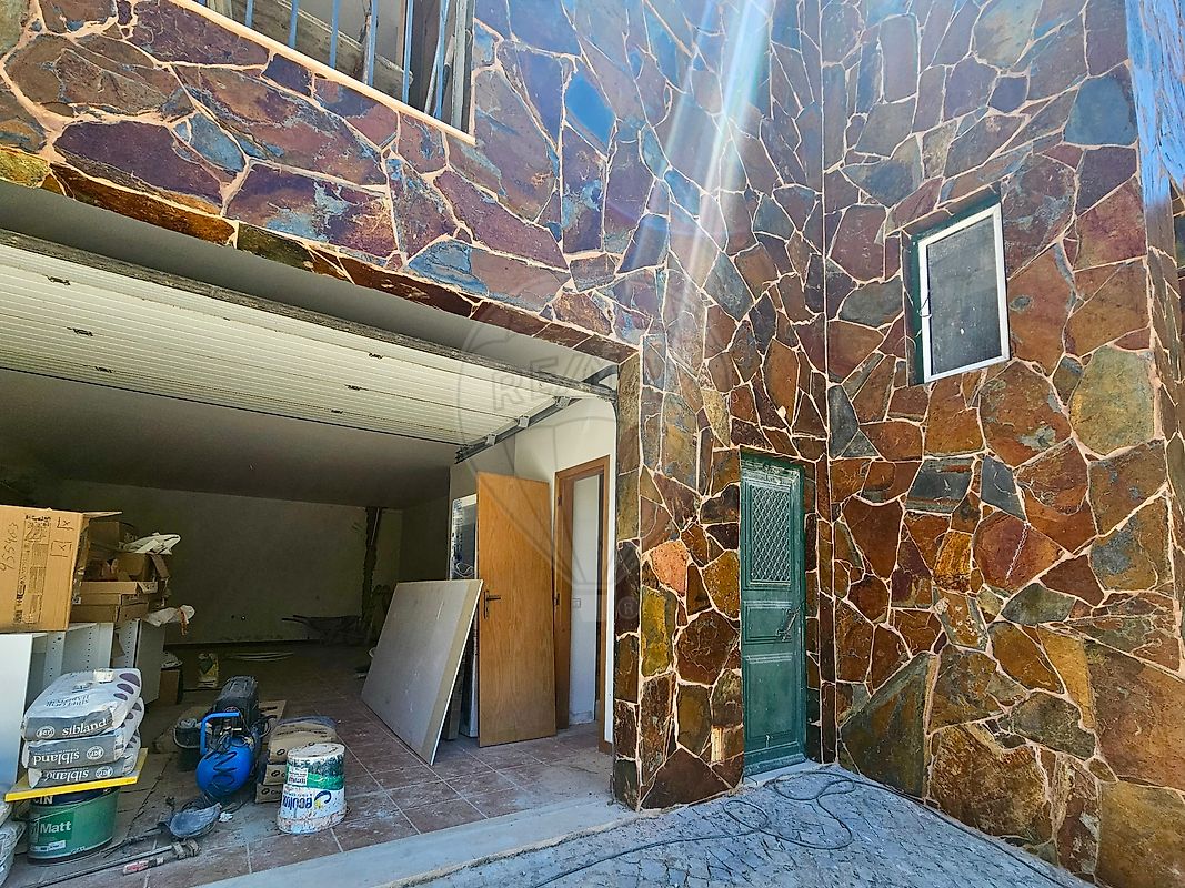 listing 126261048-75 picture-0