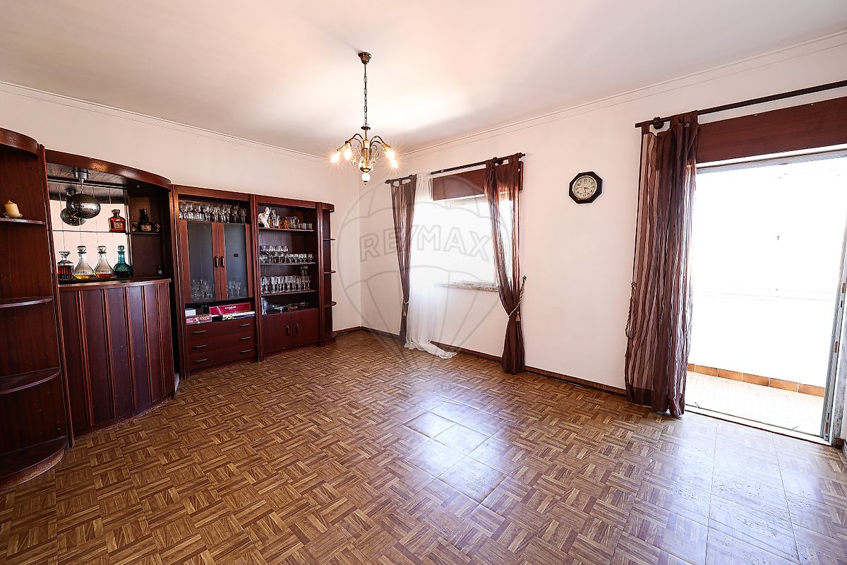 Apartamento T3 à venda em Amadora