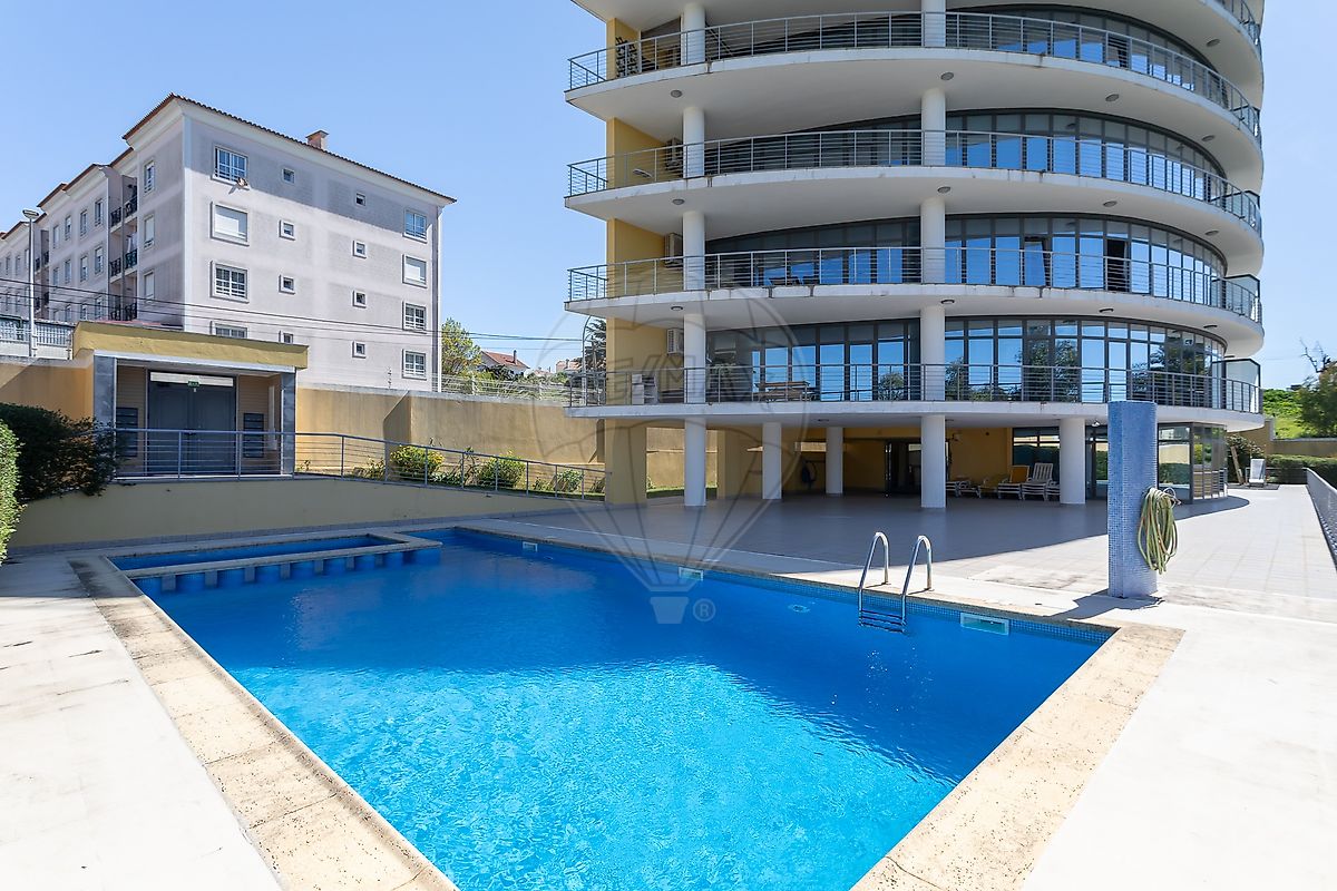 Apartamento T3 à venda em Amadora