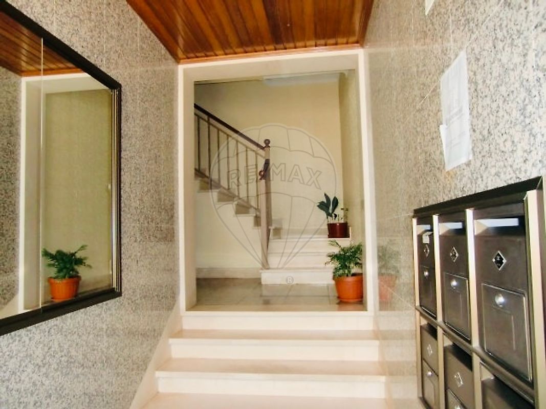 Apartamento T3 para arrendar em Amadora