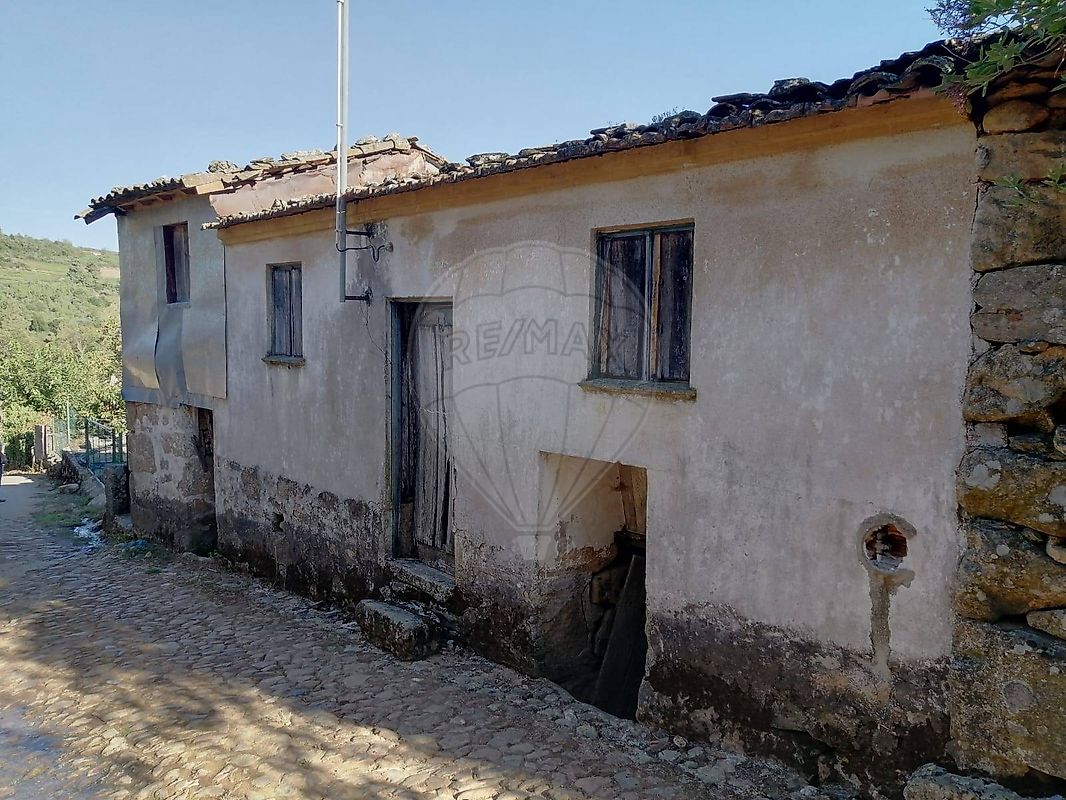 Moradia - São Romão e Santiago, Armamar, Viseu