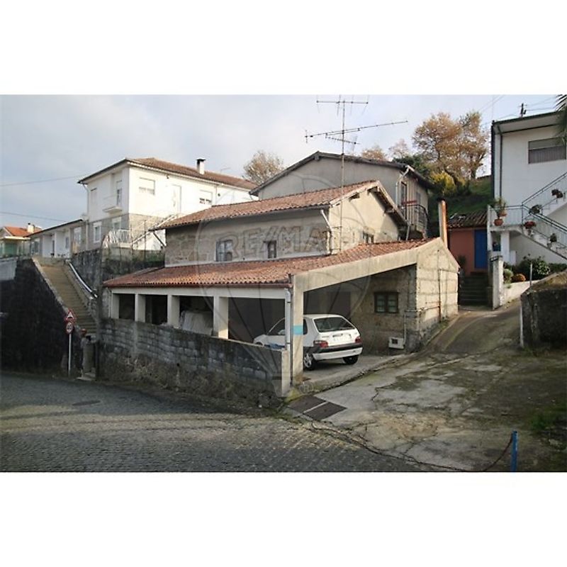Moradia T4 à venda em Guimarães