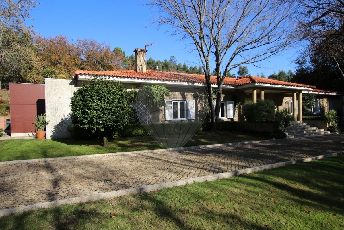 Moradia T4 para venda