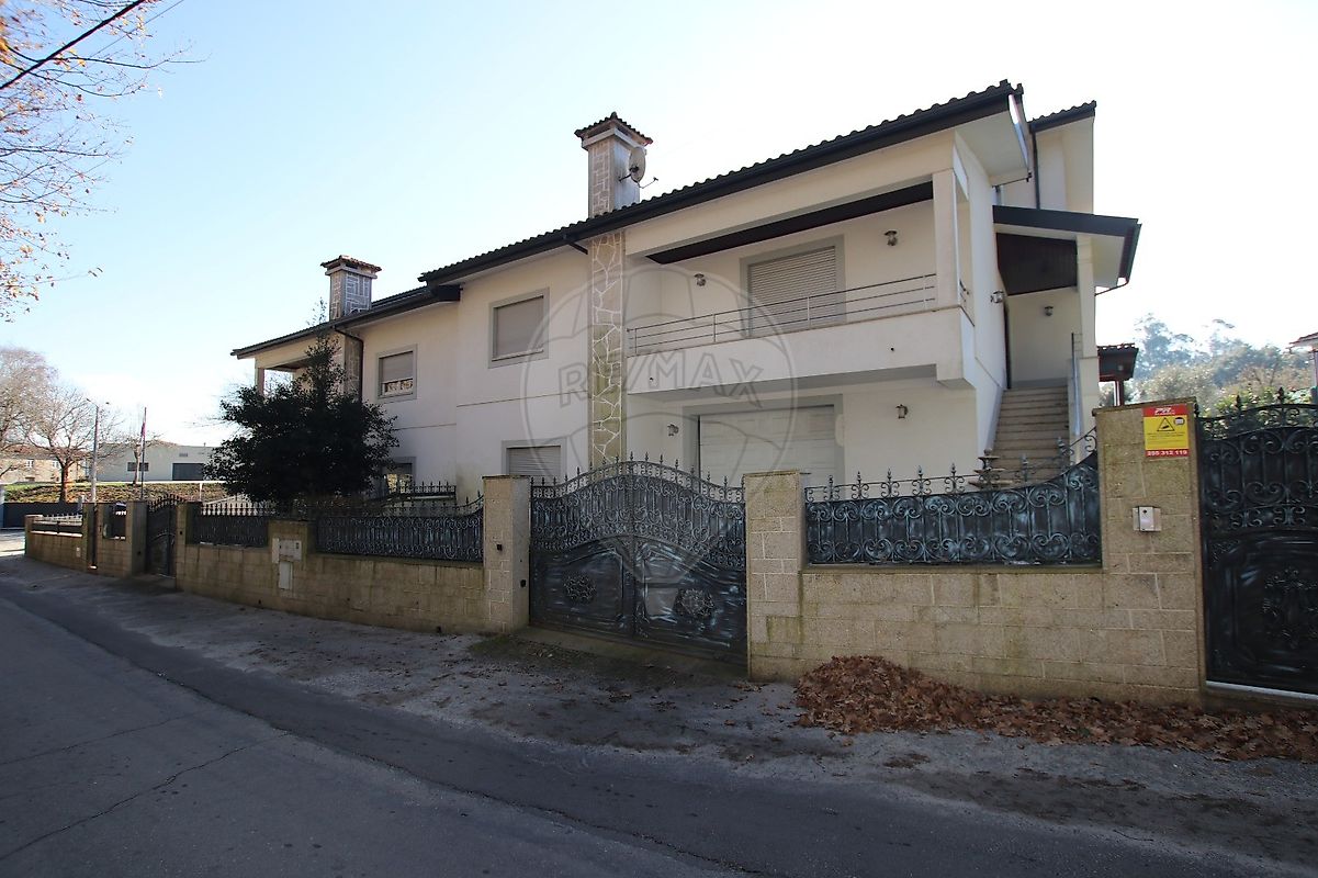 Moradia T4 para venda