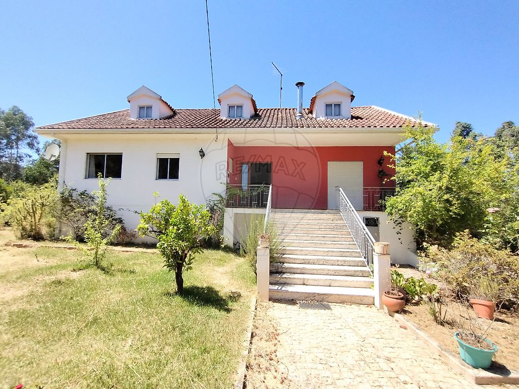 Moradia T4 para venda