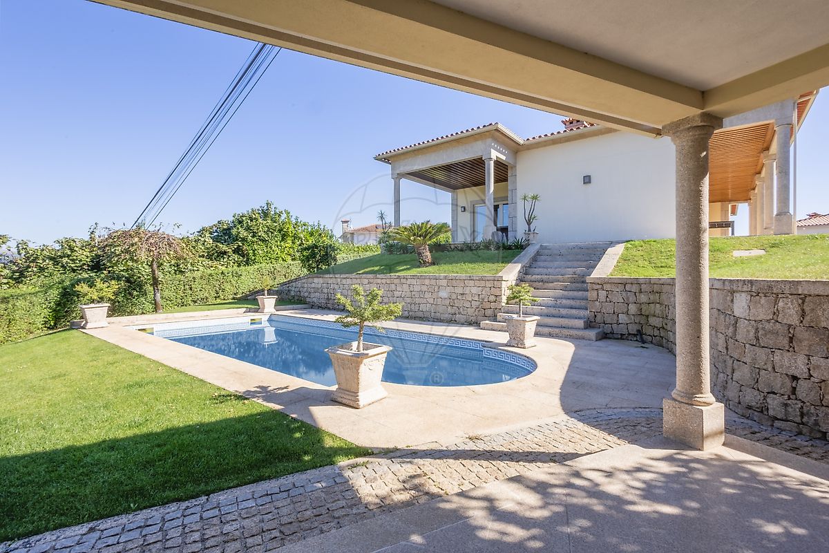 Moradia T4 para venda