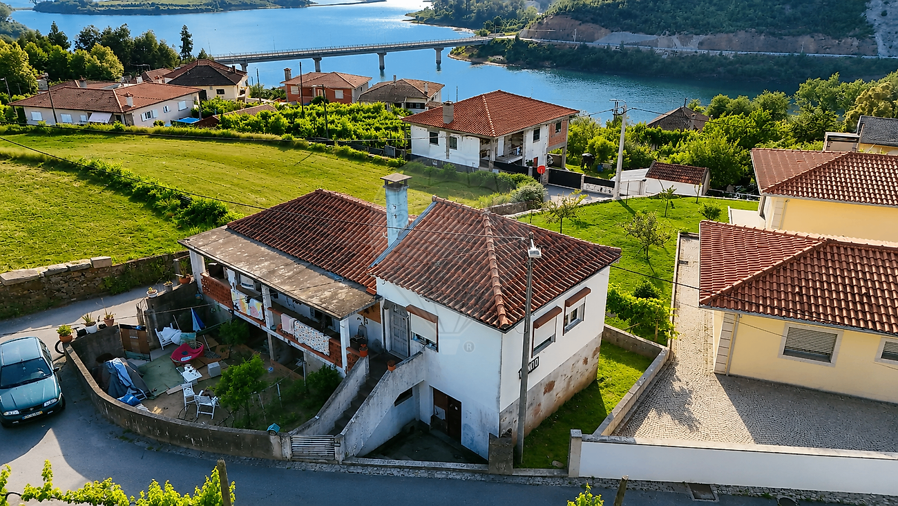 Moradia - Ribeira de Pena (Salvador) e Santo Aleixo de Além-Tâmega, Ribeira de Pena, Vila Real