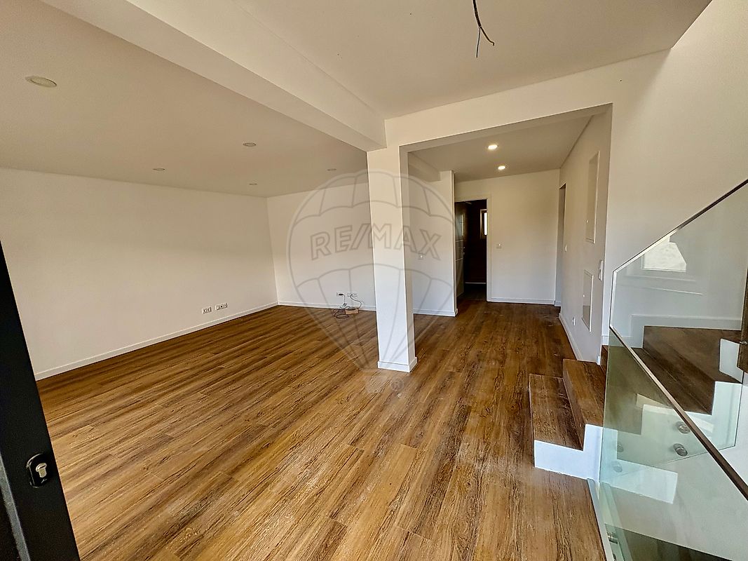 listing 126321021-26 picture-0