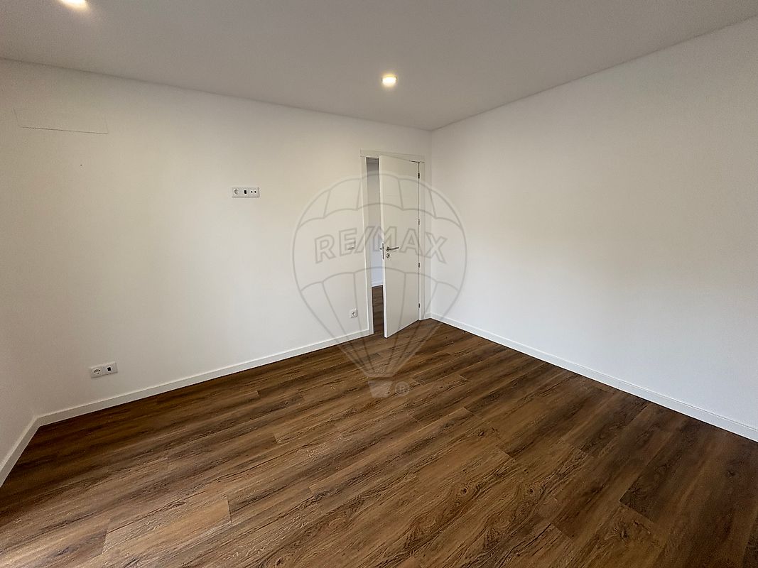 listing 126321021-26 picture-0