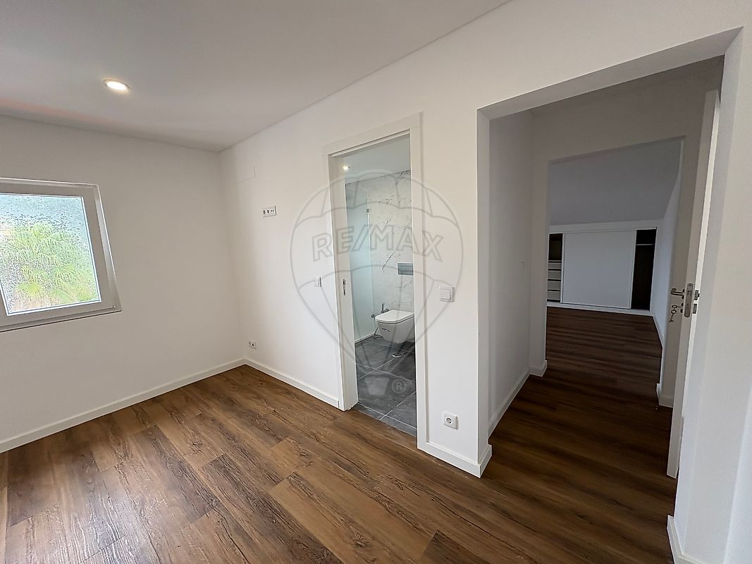 listing 126321021-26 picture-0