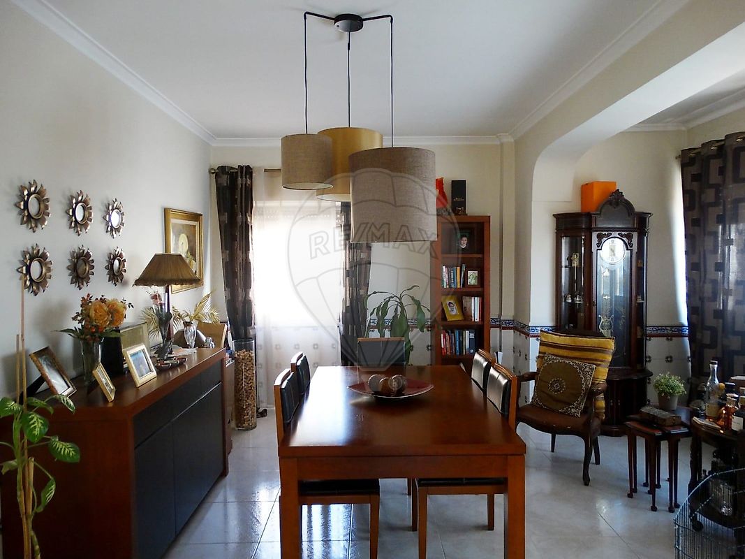 Apartamento T3 à venda em Amadora