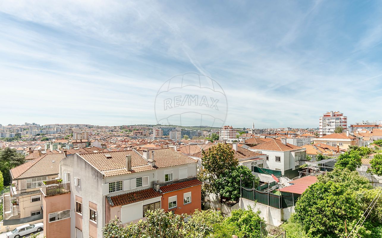 Apartamento T3 à venda em Amadora