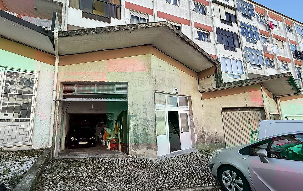 Garagem à venda em Sintra