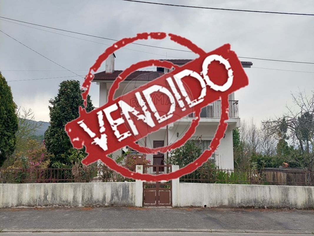 Moradia T5 para venda