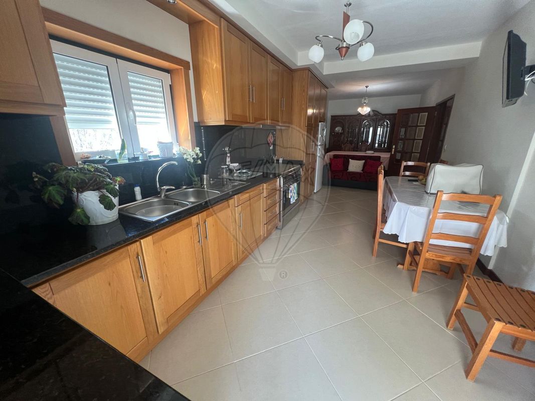 Moradia T4 para venda